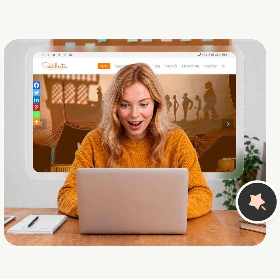 Chica feliz en su escritorio mirando ordenador sobre desarrollo web
