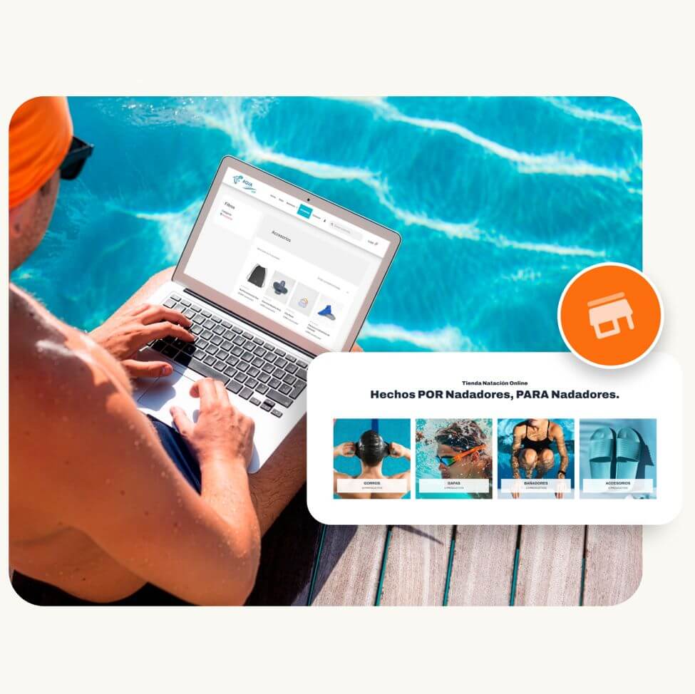 Hombre con gorro de natación usando portátil junto a piscina de ecommerce