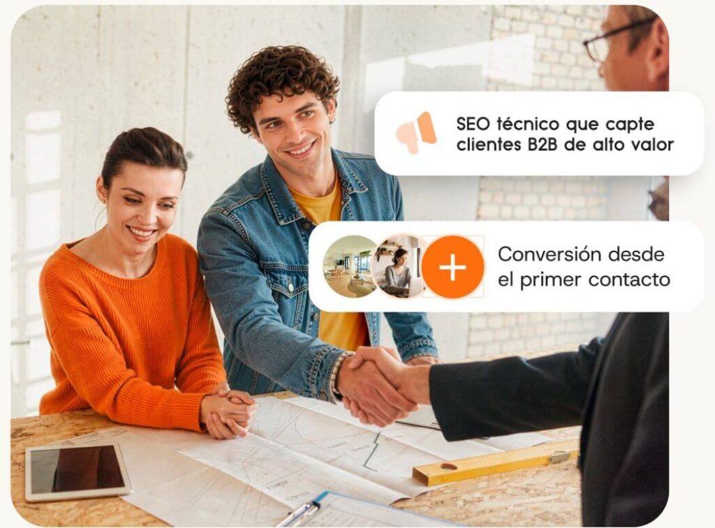 Persona señalando portátil con ventanas de interiorismo para posicionamiento web local