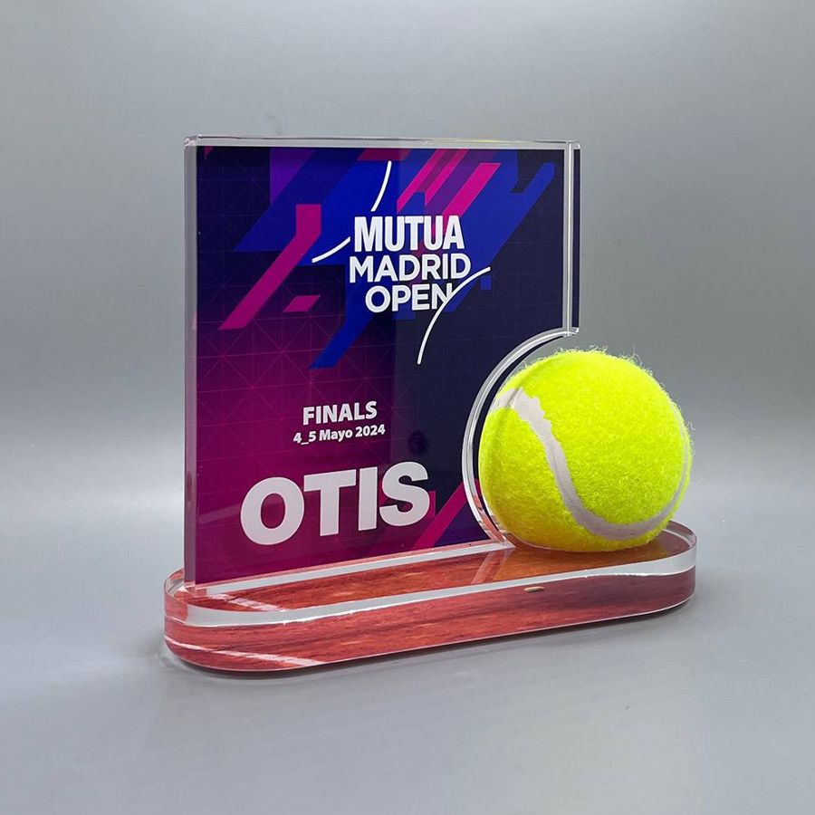 Trofeo de la Mutua Madrid Open rediseñado por agencia diseño web
