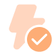 Vector beige con silueta de rayo y un círculo naranja que contiene una marca de verificación